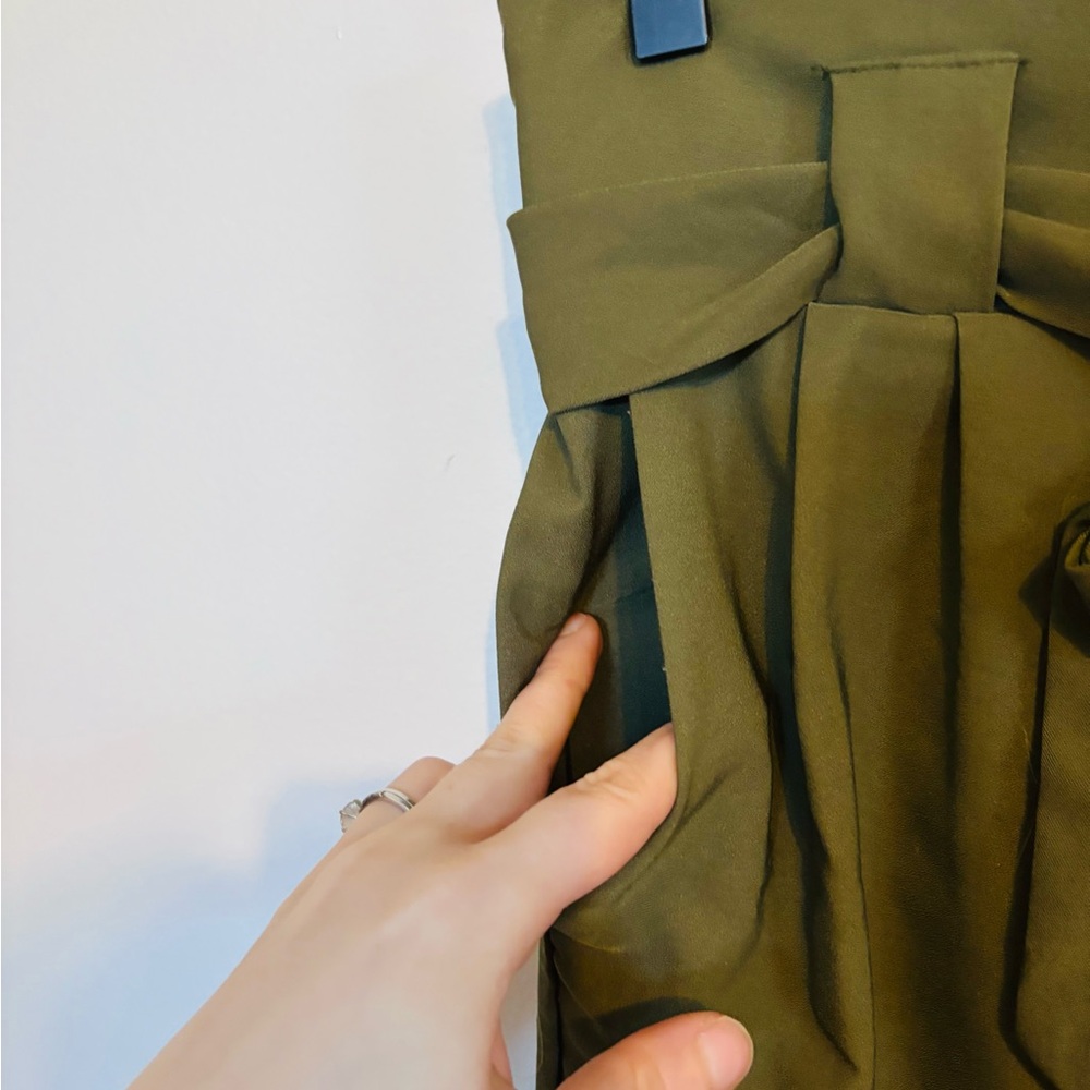 Grace Karin green high waisted paper bag pants with matching tie at the waist. - Picture 6 of 8
